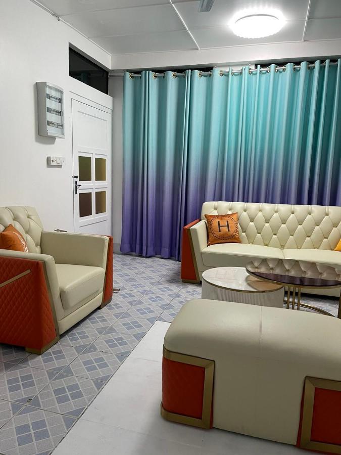 Ontrack Travel Apartment Male Ngoại thất bức ảnh